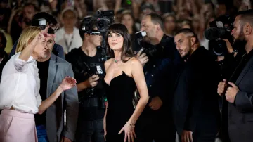 Události: Dakota Johnsonová ve Varech