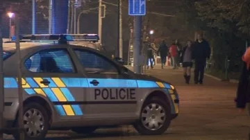 Policisté celé divadlo důkladně prohledali