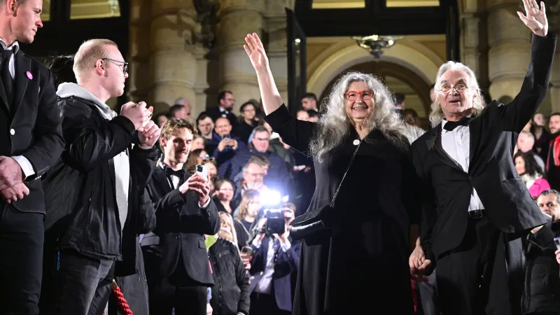 Oldřich Kaiser a jeho partnerka, písničkářka Dáša Vokatá, s níž hrál i ve filmu Zahradníkův rok, přicházejí na ceny Český lev