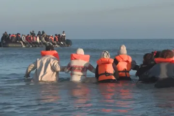 Británie chce víc rozpoznávat tváře a pomocí AI odhadovat věk imigrantů