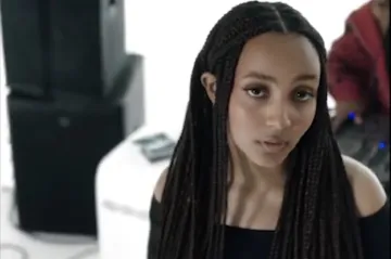 Stačí telefon, internet a talent. Anketu Sound of 2022 vyhrála PinkPantheress 