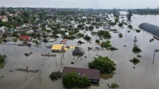 Obydlená oblast v Chersonu zasažená povodní po zničení hráze přehrady Nová Kachovka. Foceno 8. června 2023