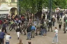 30 let zpět: Střety anarchistů se skinheady před areálem pražského Výstaviště