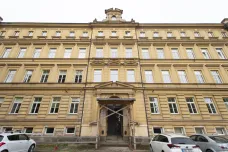 Kraj opraví historickou fasádu gymnázia v Chrudimi
