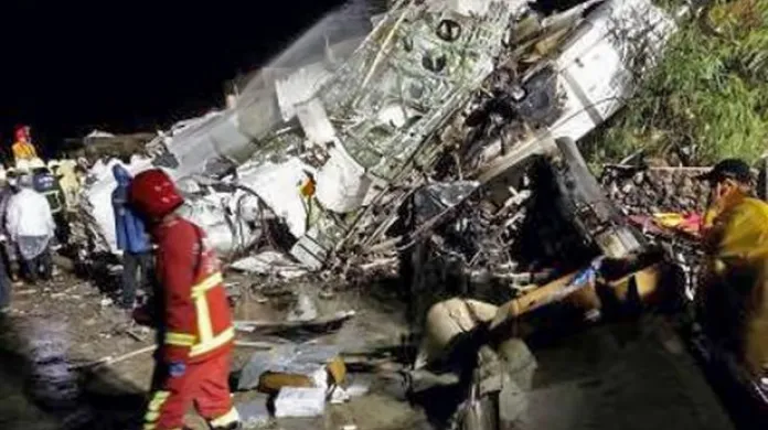 Události: Na Tchaj-wanu se zřítilo letadlo - 47 mrtvých