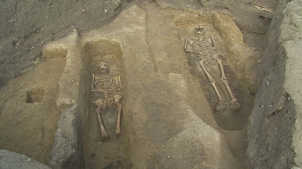 Pod plynovodem se nacházely desítky středověkých hrobů