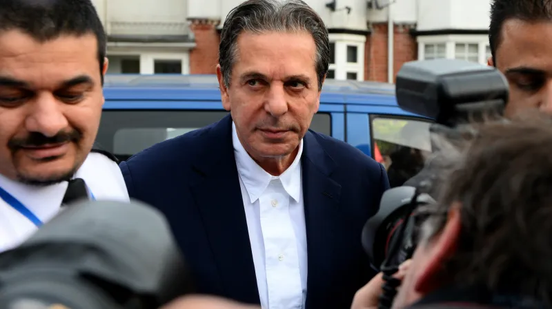 Charles Saatchi míří k soudu