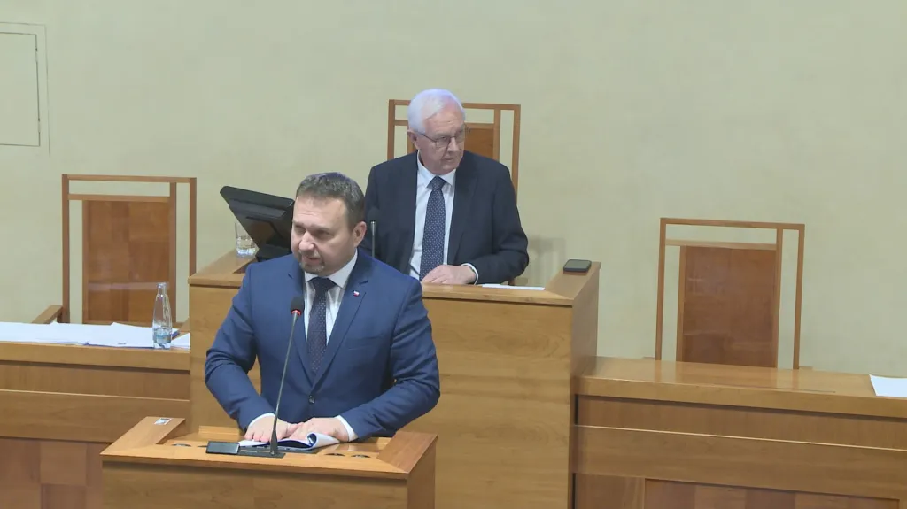 Dvě vládní novely představil v Senátu ministr práce a sociálních věcí Marian Jurečka