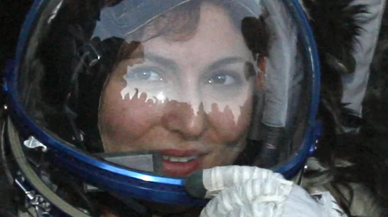 Ánuše Ansariová, první platící civilistka ve vesmíru