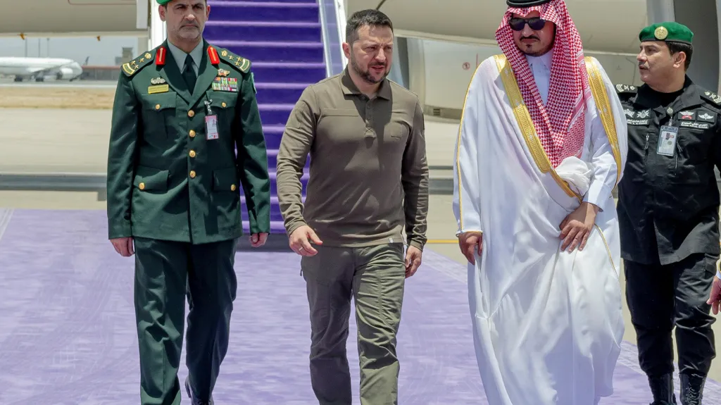 Ukrajinský prezident Volodymyr Zelenskyj na návštěvě Saúdské Arábie