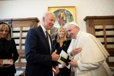 Biden se setkal s papežem Františkem. Evropské turné amerického prezidenta začalo