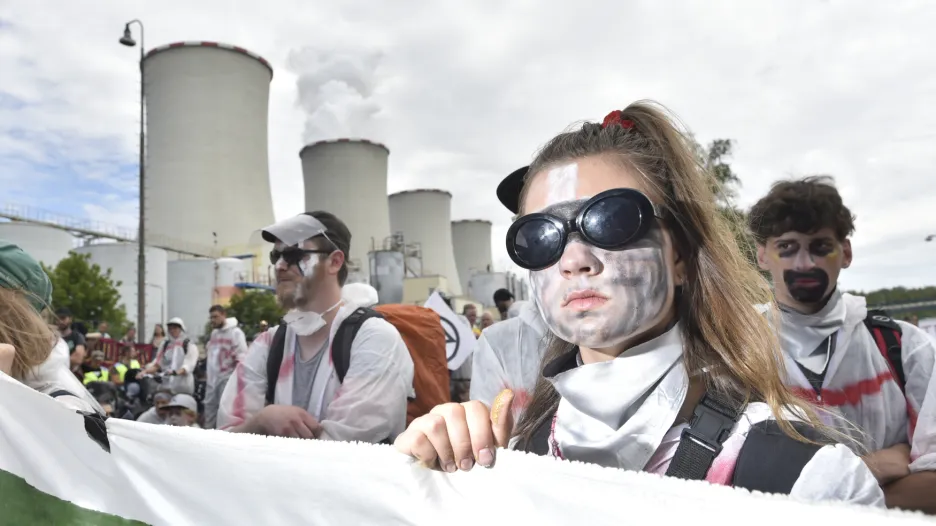 Protesty před elektrárnou Chvaletice