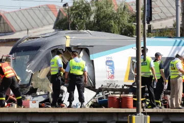 Dva mrtví a další těžce zranění po srážce pendolina s kamionem ve Studénce