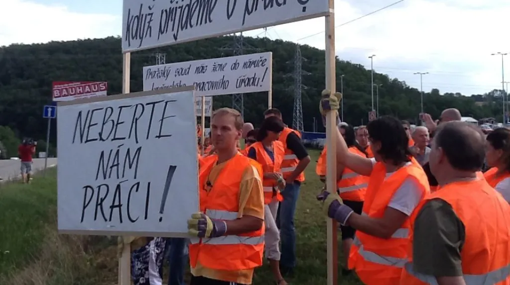 Demonstrace propuštěných zaměstnanců Bauhausu