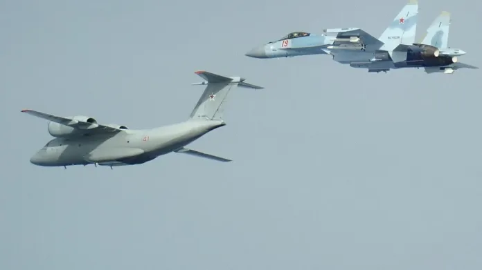 Transportní letouny An-72 a Su-35S
