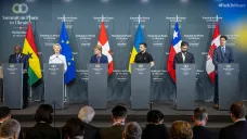 Představitelé Ghany, EU, Švýcarska, Ukrajiny, Chile a Kanady na závěrečné tiskové konferenci