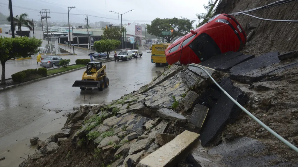 Následky bouře v mexickém městě Acapulco