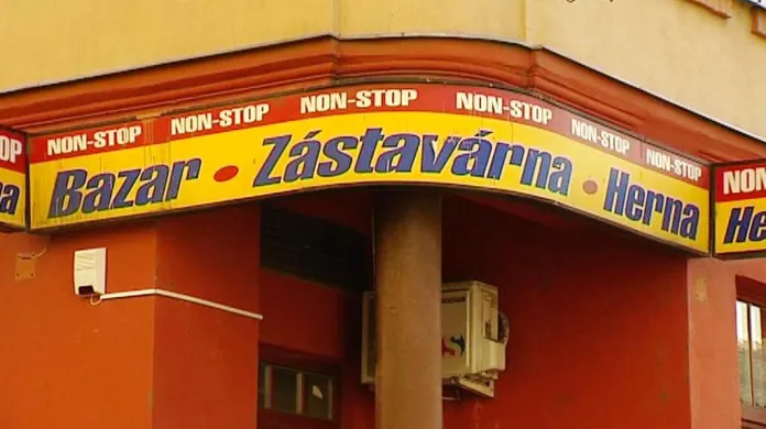 Prodavači ze zastavárny v Ostravě fingovali loupež.