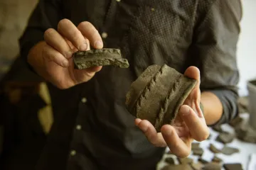 Z vody vystoupila „kozácká Atlantida“. Dněpr po zničení Kachovské přehrady odhaluje potopenou historii