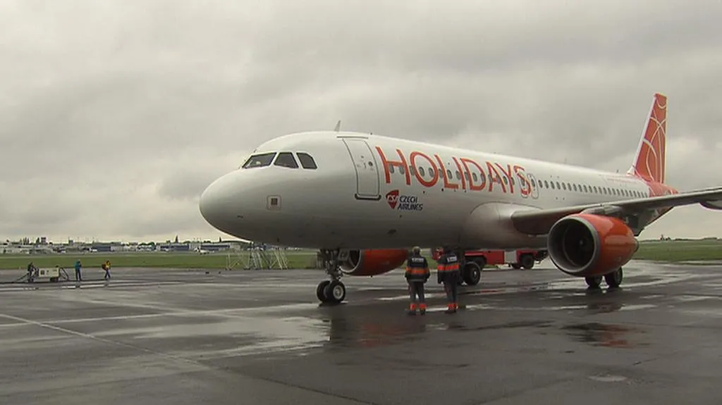 Zbylá letadla HCA jdou pod Travel Service