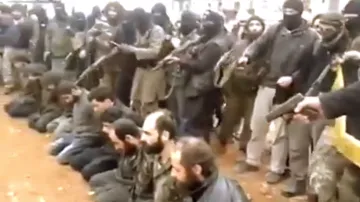 Radikálové z ISIL zveřejnili záběry popravy iráckých vojáků