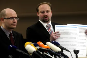 Pučisté by se do vedení ČSSD vracet neměli, vzkázal Sobotka Tejcovi