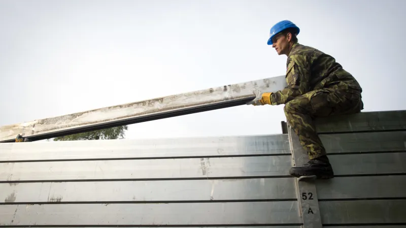Stavba protipovodňové stěny v Holešovicích