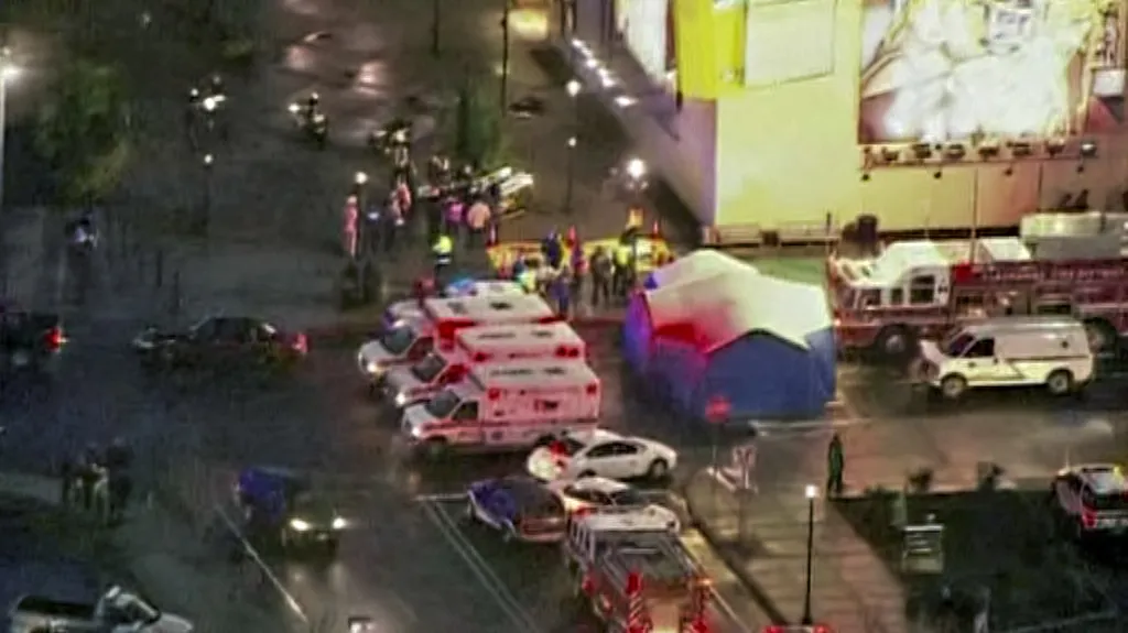 Záchranáři zasahují v Clackamas Town Center