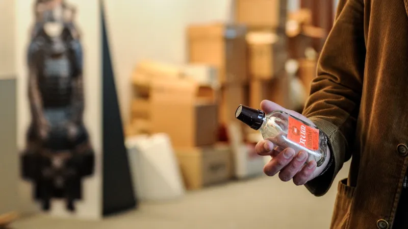 Při rekonstrukci Severočeského muzea se našla několik let stará placatka rumu