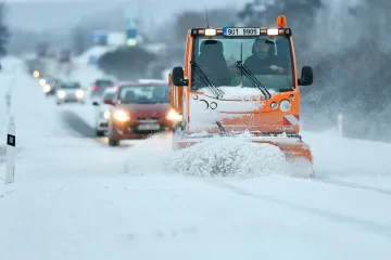 V pondělí se v Česku čeká silný vítr, do čtvrtka hrozí na horách sněhové jazyky