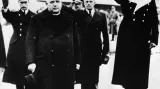 Jozef Tiso (v popředí) 13. března 1939 na Tempelhofském letišti v Berlíně, vpravo vyslanec von Dörnberg.
