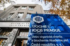 Pražský Ústav organické chemie a biochemie zakládá laboratoř v USA. Povede ji kontroverzní vědec
