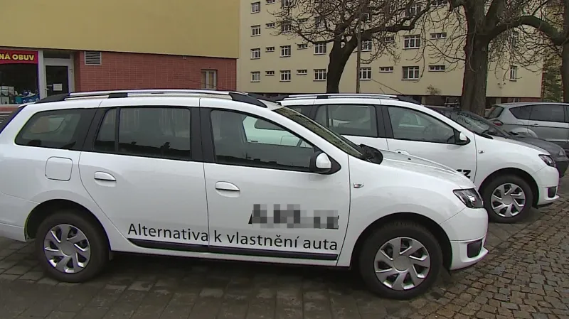 Samoobslužná půjčovna má zatím dva vozy