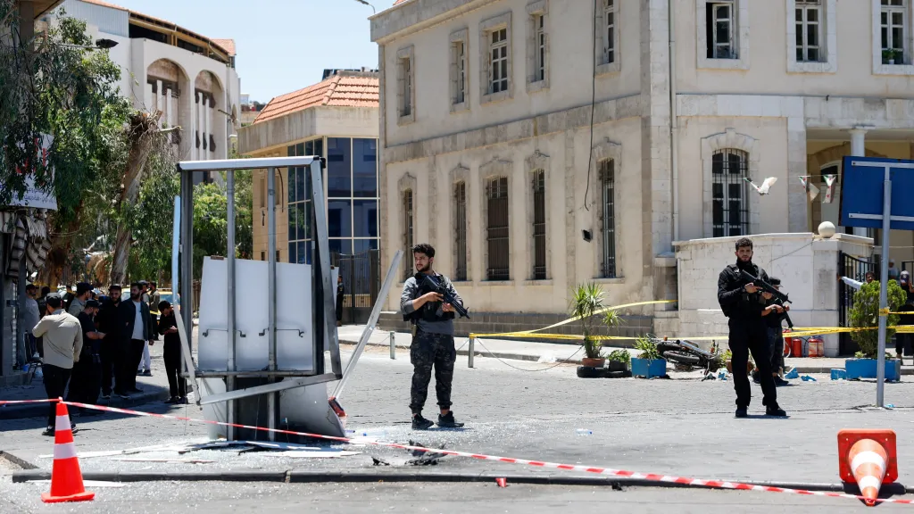 Hlídky kolem areálu v Damašku, kde explodovaly dvě bomby