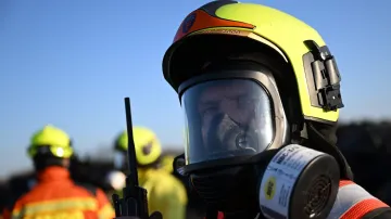 Hasiči při zásahu u cisteren v Hustopečích nad Bečvou