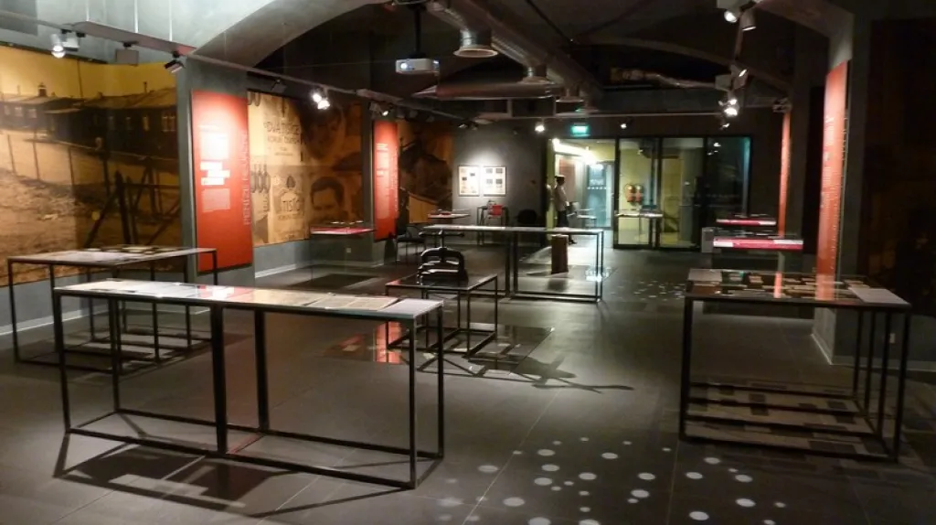 Padělání peněz / expozice