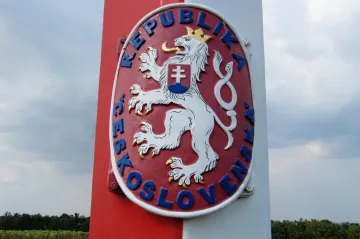 Československo si vybralo symboly rok a půl po svém vzniku. O autorství vlajky se vedly spory