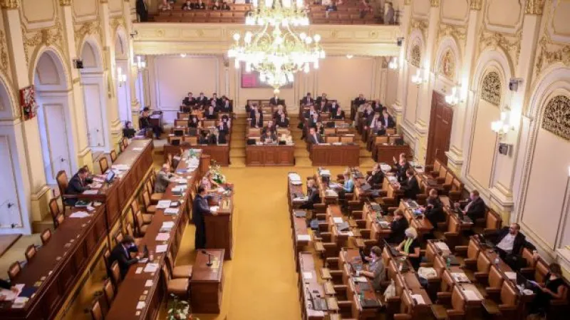 Hlasování o nedůvěře vládě tématem Událostí, komentářů