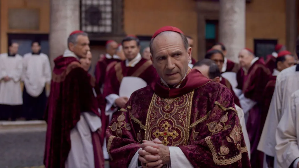Ralph Fiennes ve filmu Konkláve