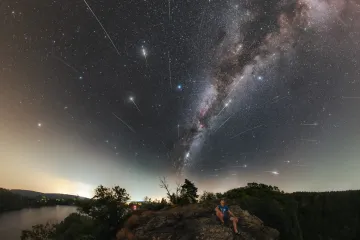Z úterního nebe skanou Slzy svatého Vavřince. A přiblíží se Jupiter s Venuší