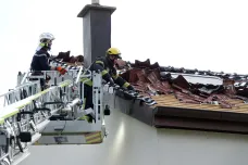 Tornádo v Lucembursku zranilo 14 lidí. Vyvracelo elektrické sloupy a zničilo desítky domů