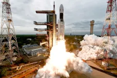 Indická mise na Měsíc úspěšně odstartovala. Robot by tam měl přistát v září