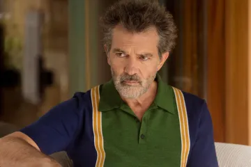 Recenze: Bolest a sláva. Pedro Almodóvar oslnil Cannes svou láskou k filmu