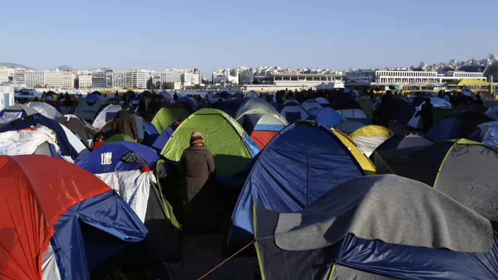 Uprchlíci v přístavu Pireus u Atén