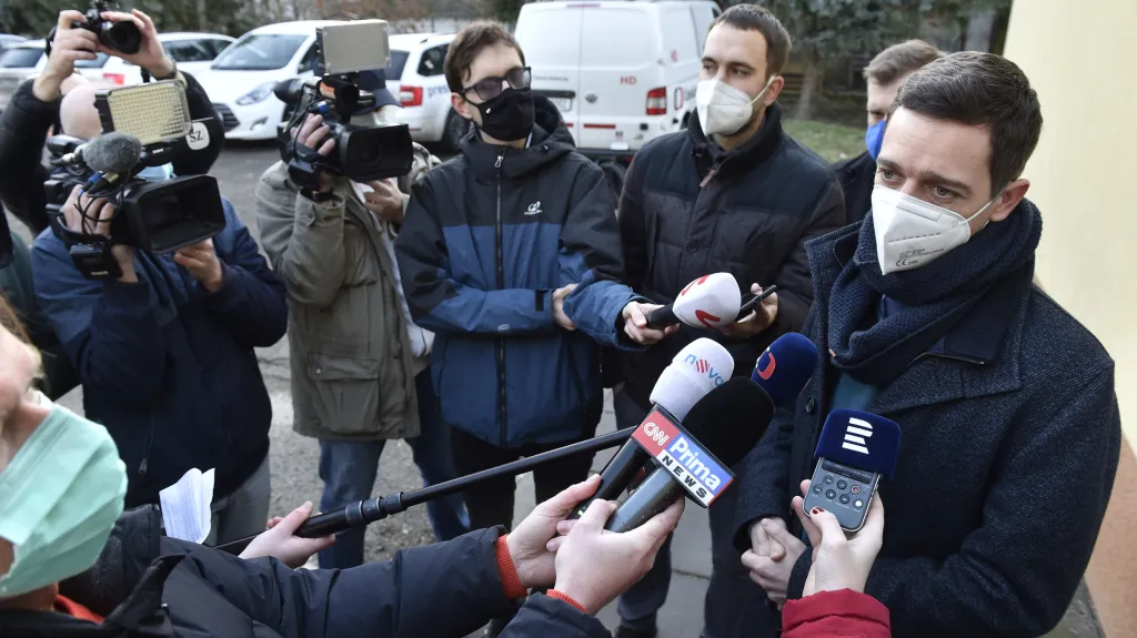 Informují o covidu, někteří lidé to ale novinářům zazlívají