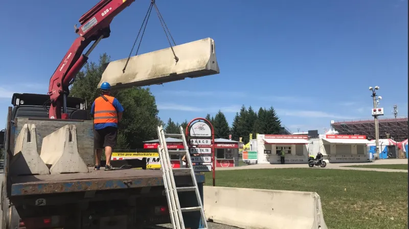 Návštěvníky ochrání betonové zátarasy