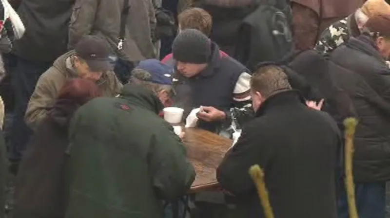 Lidé na Staroměstském náměstí