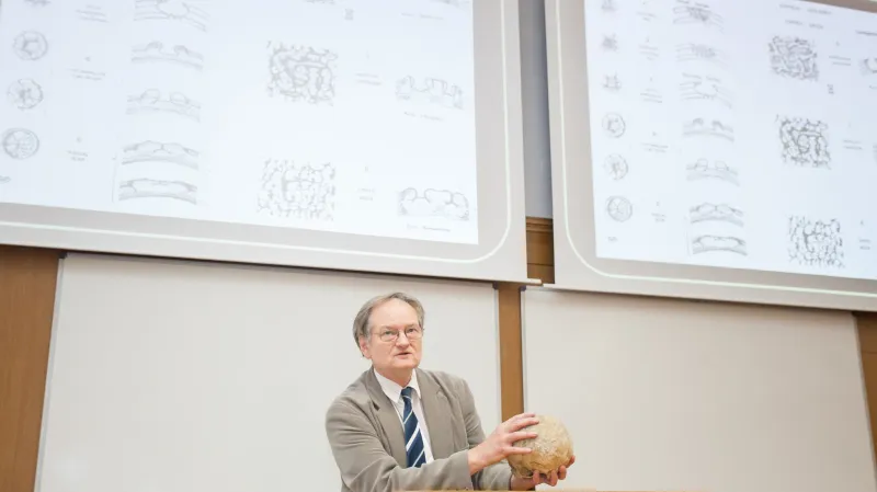 Profesor MUDr. Václav Smrčka, CSc., Ústav dějin lékařství a cizích jazyků 1. LF UK