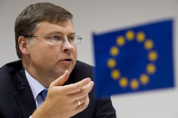 Česká ekonomika se letos propadne o rekordních 7,8 procenta, zhoršila odhad Komise