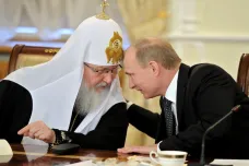 Modlitba za válku. Patriarcha Kirill stojí neochvějně za Putinem, padlým na Ukrajině slibuje odpuštění hříchů